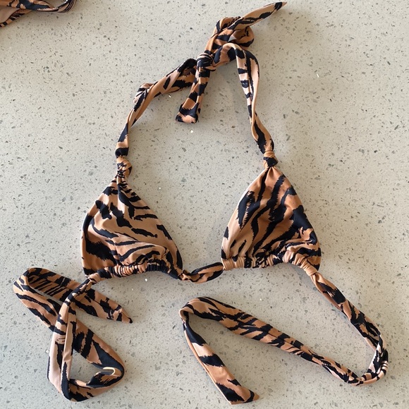 Tori Praver Swim in Tiger - Picture 3 of 4